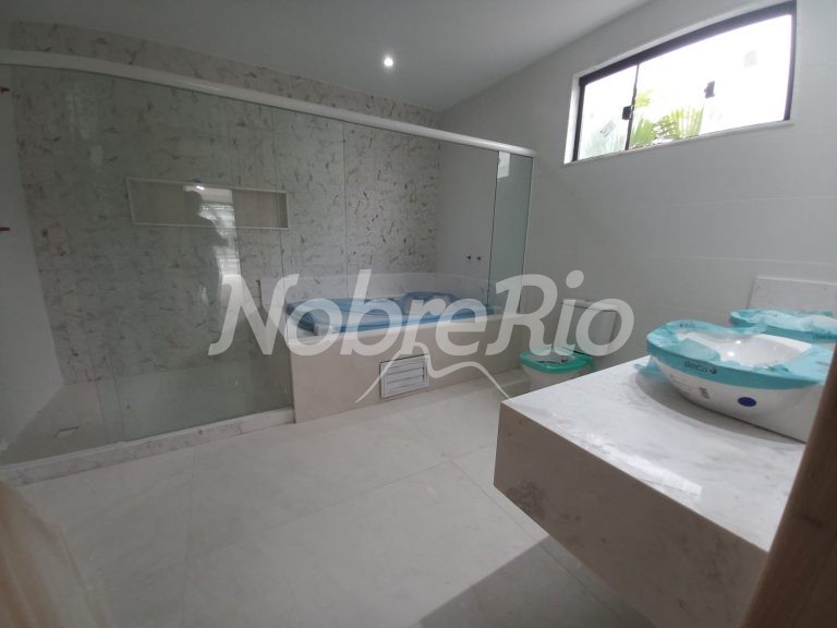 Mansão Triplex no Condomínio Quintas do Rio na Barra da Tijuca