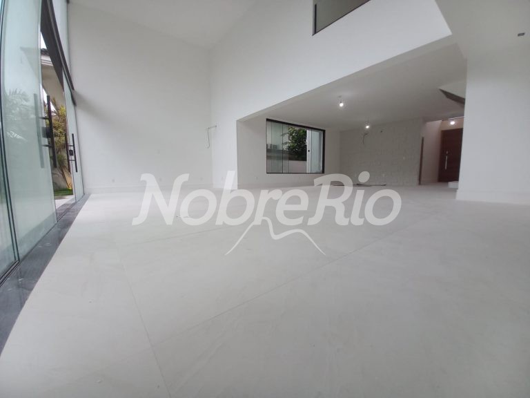 Mansão Triplex no Condomínio Quintas do Rio na Barra da Tijuca