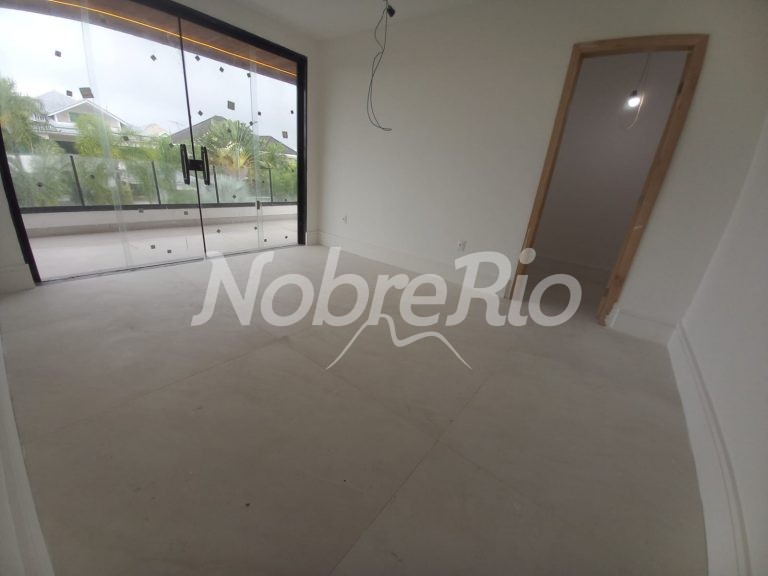 Mansão Triplex no Condomínio Quintas do Rio na Barra da Tijuca