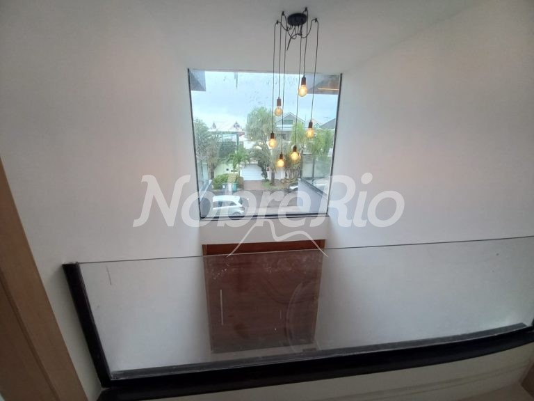 Mansão Triplex no Condomínio Quintas do Rio na Barra da Tijuca