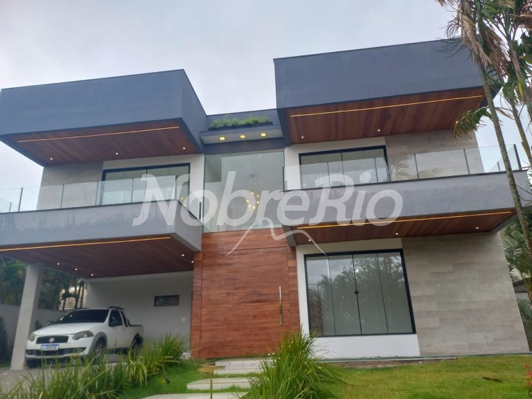 Mansão Triplex no Condomínio Quintas do Rio na Barra da Tijuca