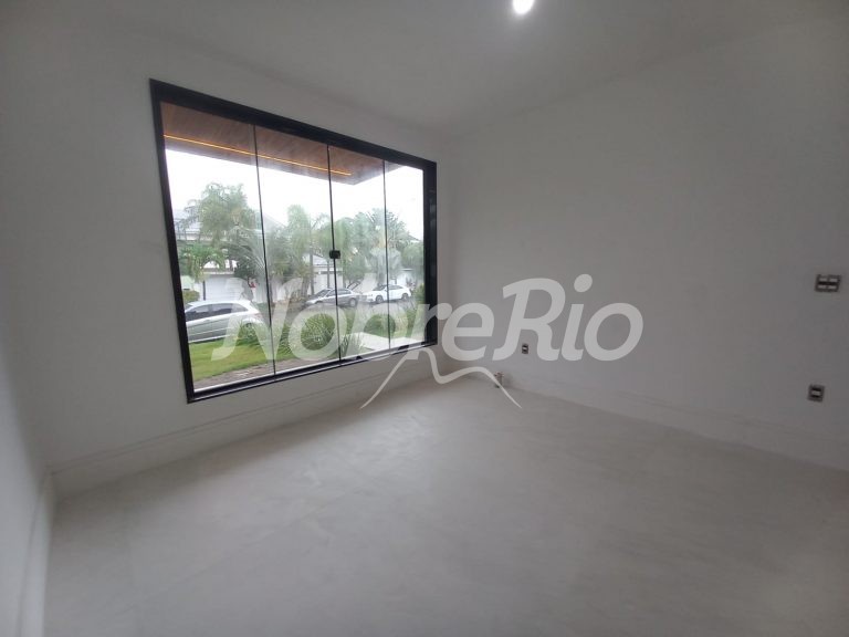 Mansão Triplex no Condomínio Quintas do Rio na Barra da Tijuca